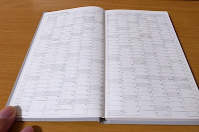 コクヨKOKUYO 2011年 スケジュール帳 測量野帳仕様 ポケットダイアリー ハードカバー バーチカルタイプの写真