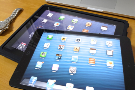 初代iPadとiPad miniの写真