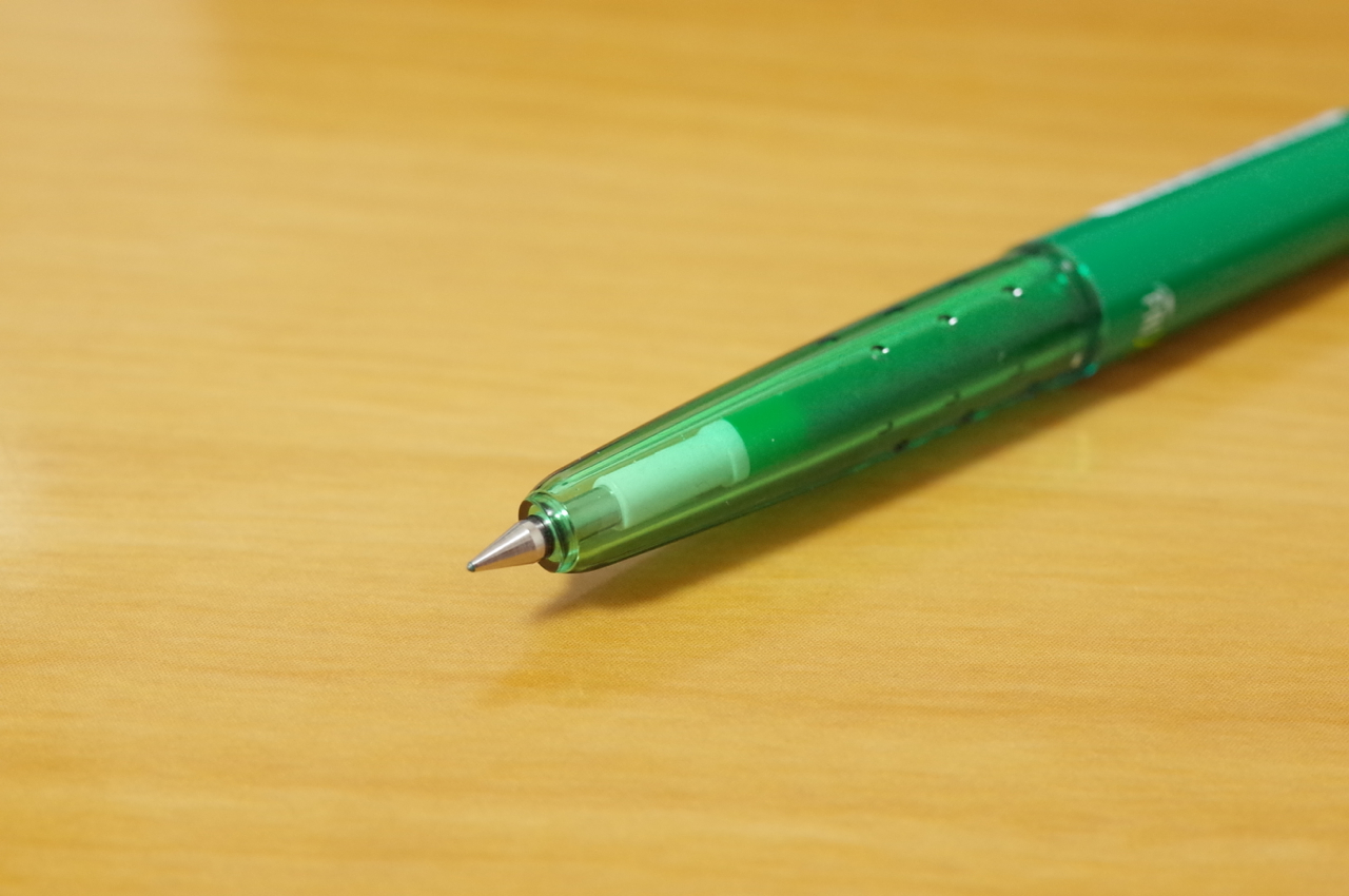 FRIXION BALL Slim 0.38mm(グリーン)のペン先(出した状態)の写真